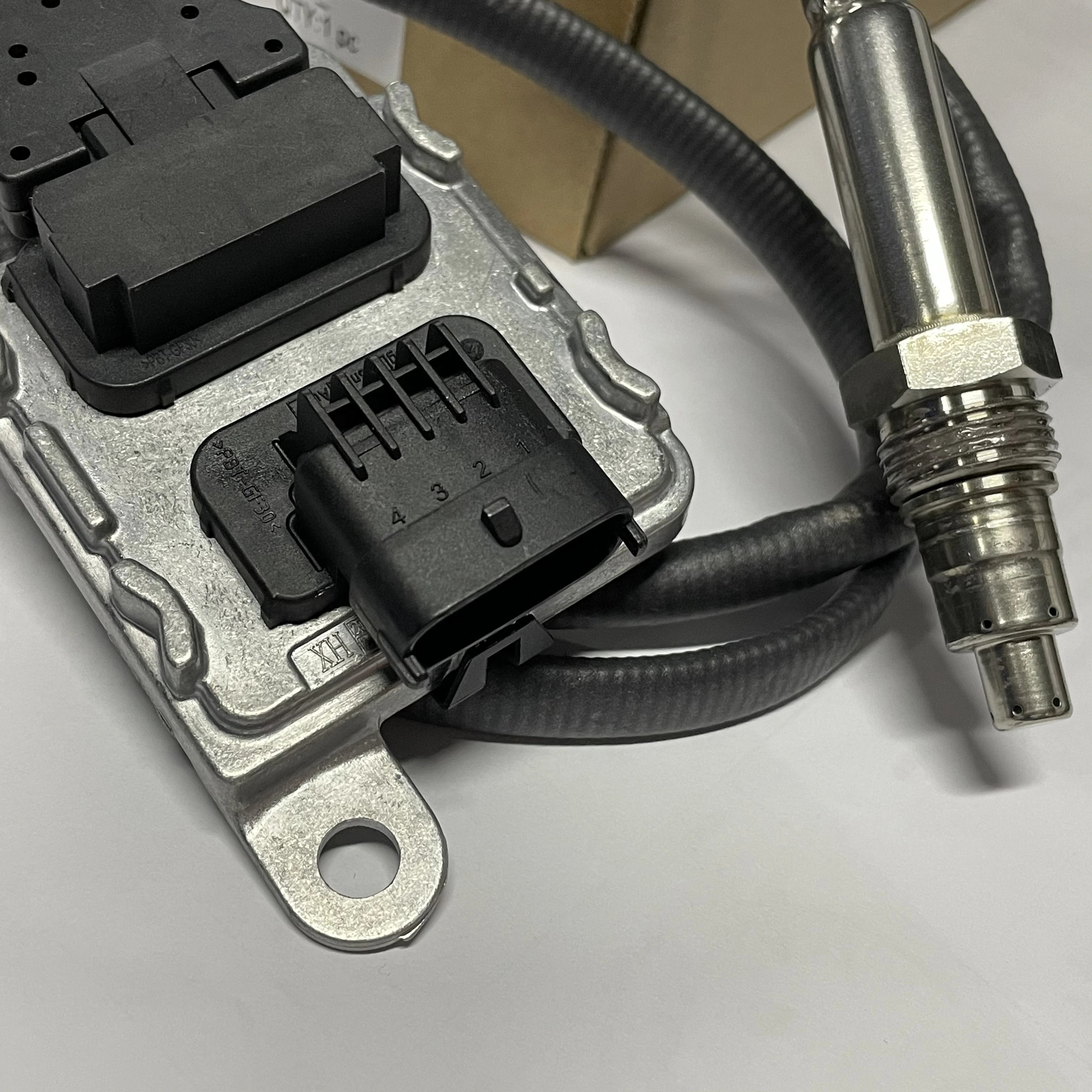 12V 22303384 5WK97365   Nitrogen Oxide Sensor For  Volvo Truck