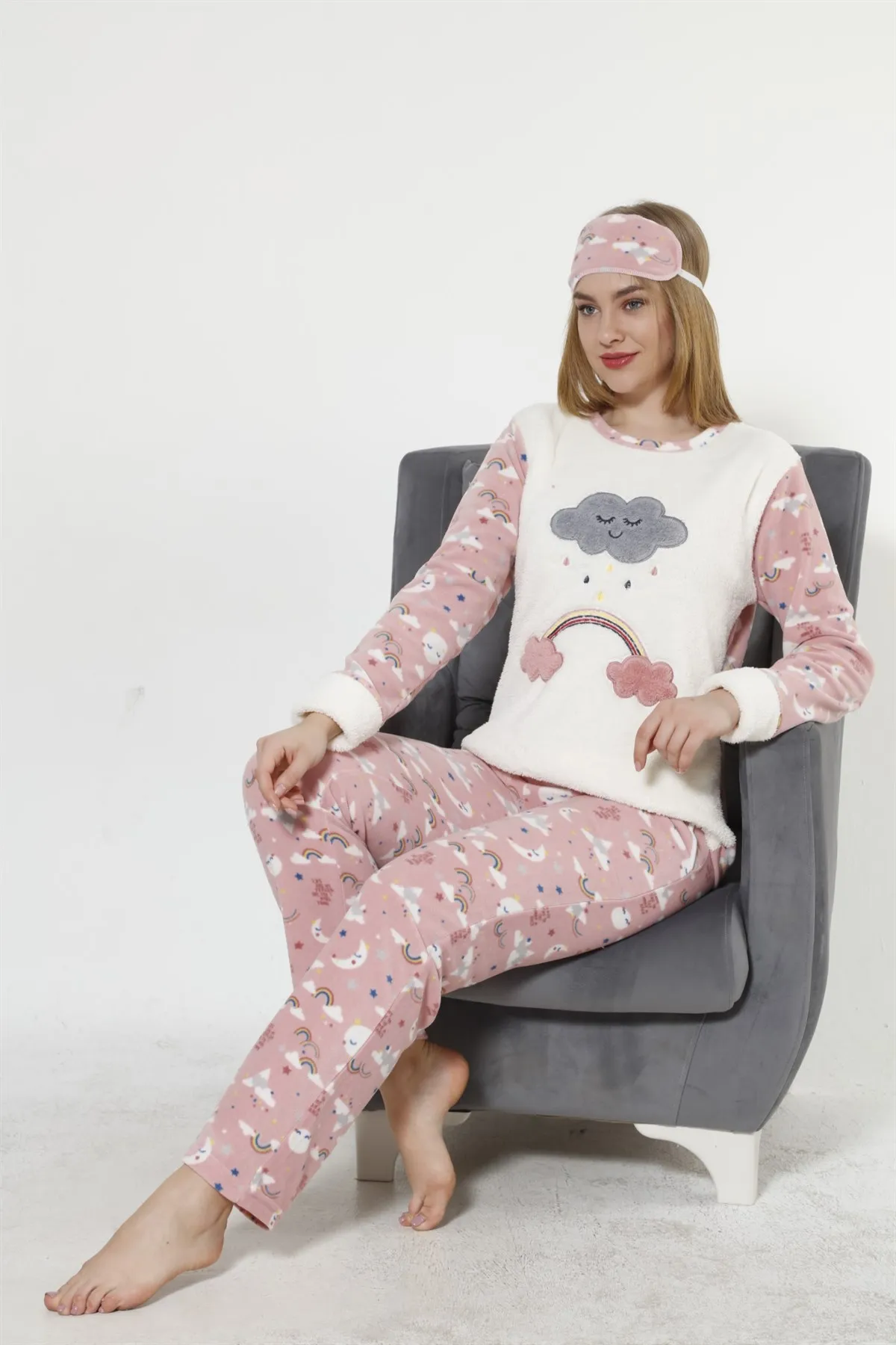 

Fashion Cartoon Women Cloud Pattern Ecru Mink Fleece Sleepwear Set 8037