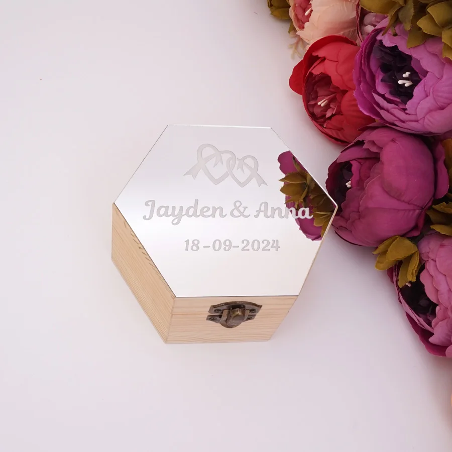 

Custom Wooden Hexagon Box Wedding Gift With Buckle Personalized Birthday Candy Holder Party Decor Favors Different Design