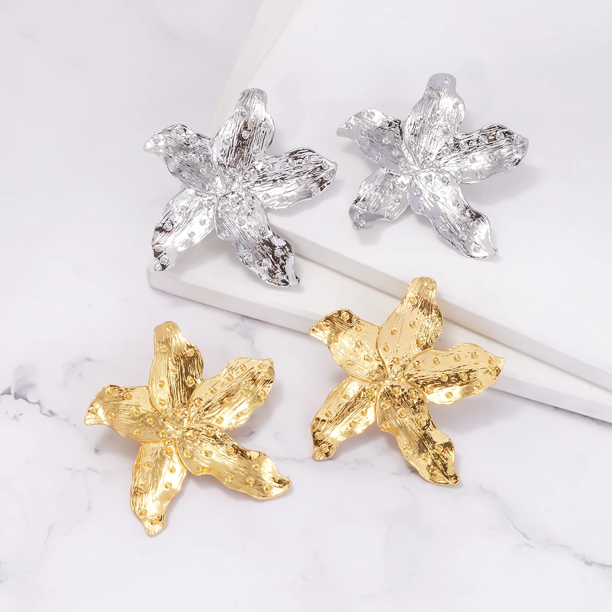 

JURAN 2023 Summer Trend Vintage Metal Golden Starfish Earrings for Women Holiday Party Jewelry Statement Earrings Wholesale