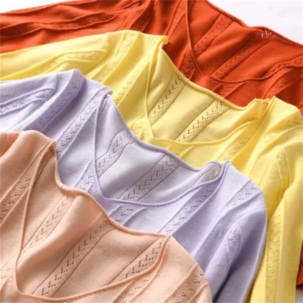 Женская трикотажная блузка с V-образным вырезом и коротким рукавом