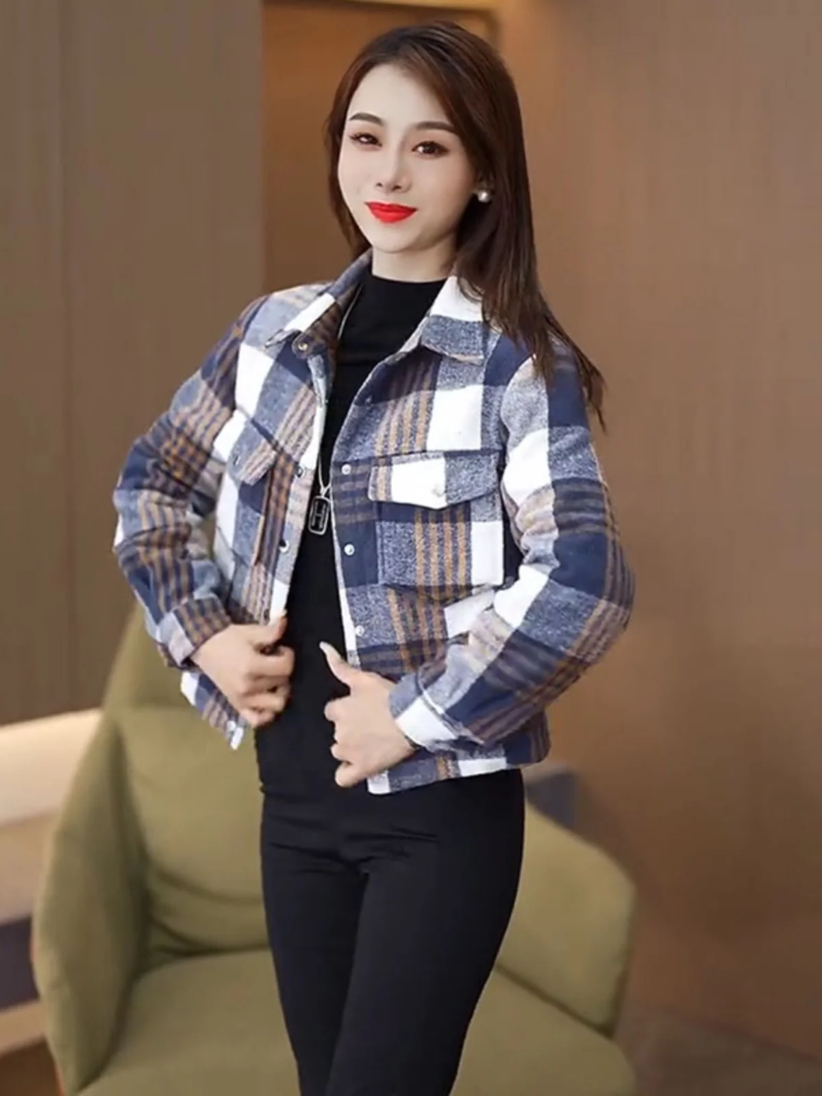 Короткая верхняя одежда в плотную клетку на флисовой подкладке женская