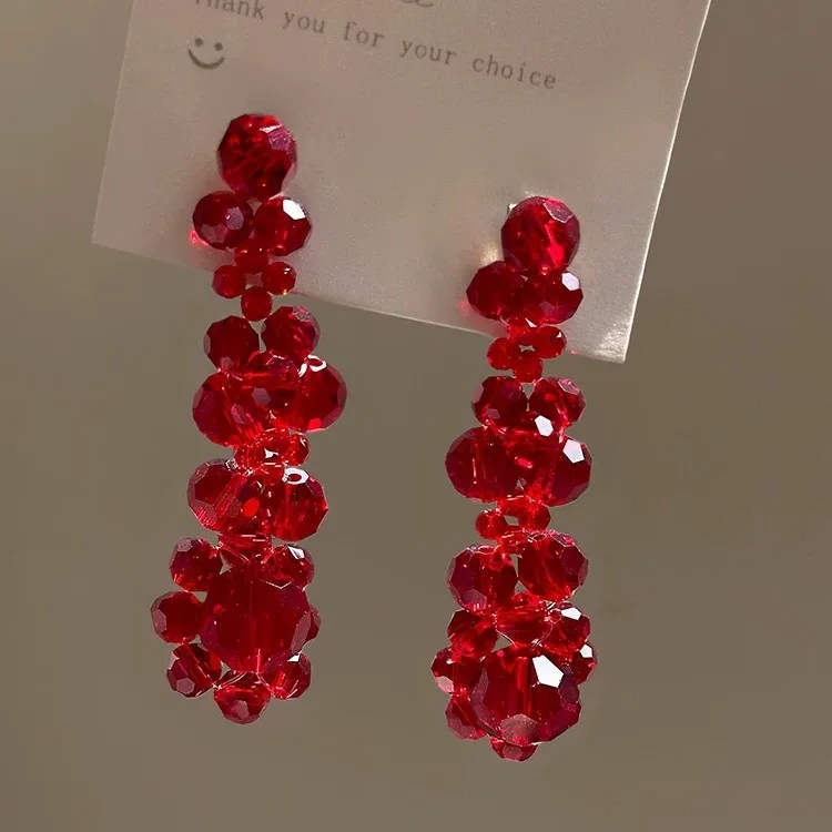 Серьги-гвоздики бордового цвета с кристаллами легкие серьги