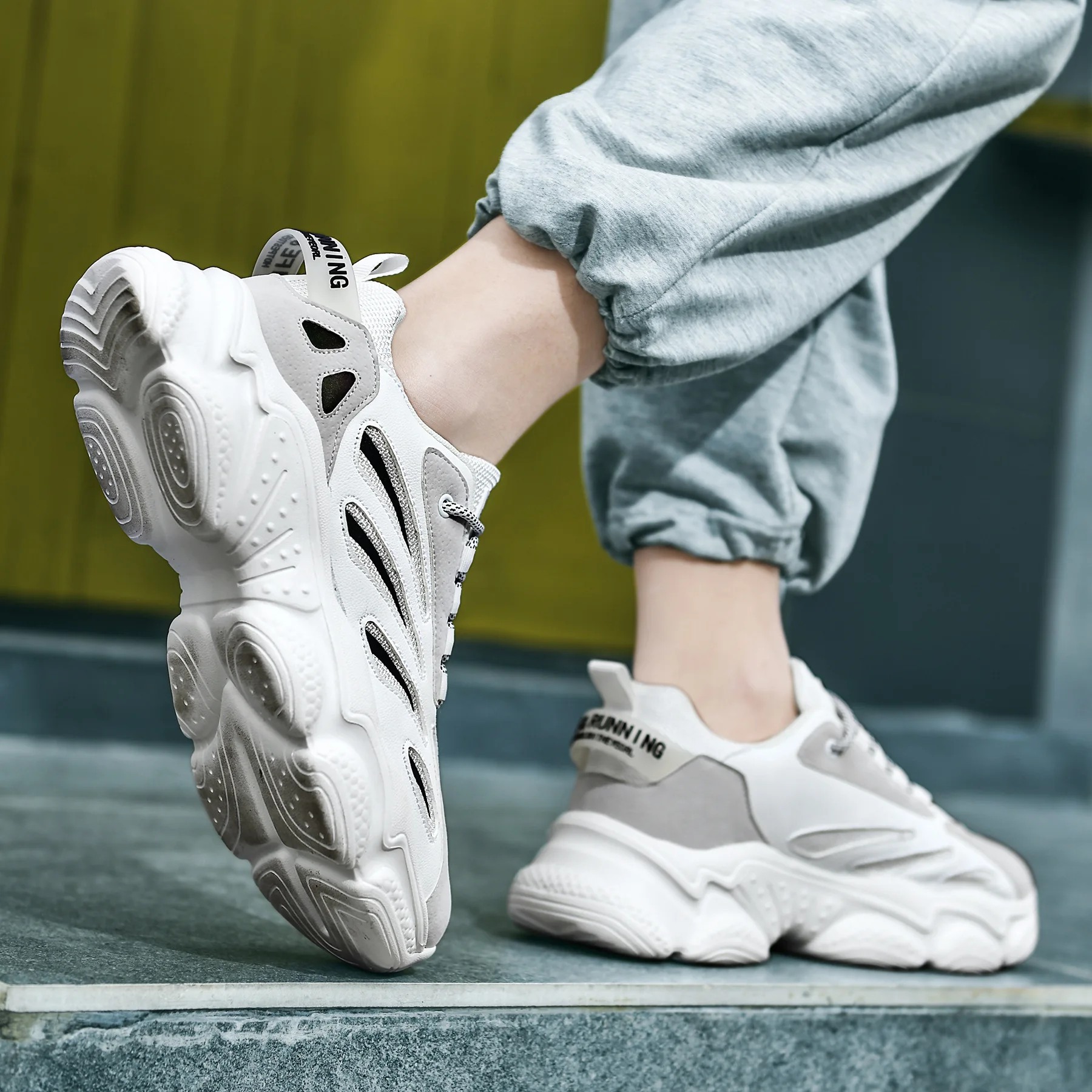 Легкая мужская обувь весна 2021 Новинка дышащие спортивные корейские Популярные