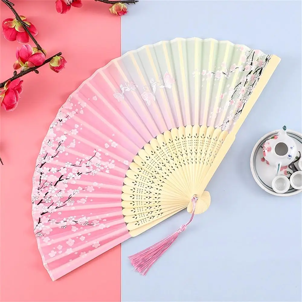 

Складной веер из бамбука