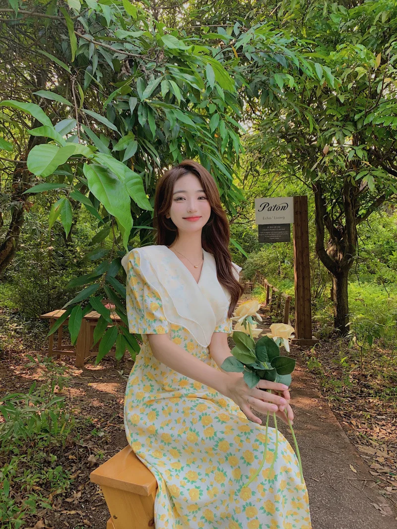 Платье женское длинное летнее кремово-желтое с цветами и тонкой талией