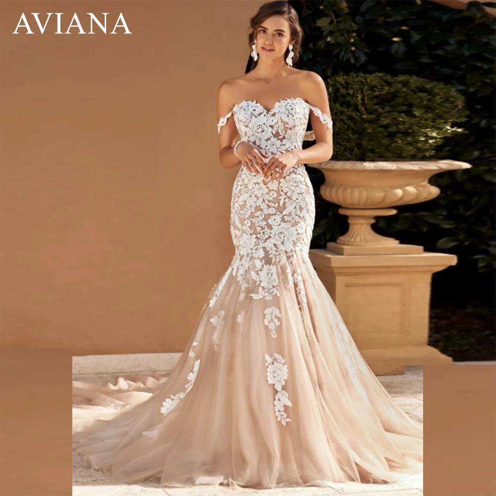 Женское свадебное платье с кружевной аппликацией