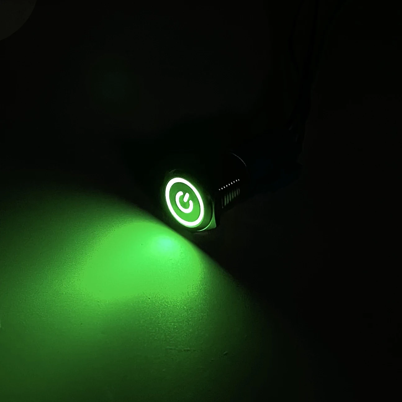 

Водонепроницаемый металлический кнопочный выключатель 16 мм со светодиодом