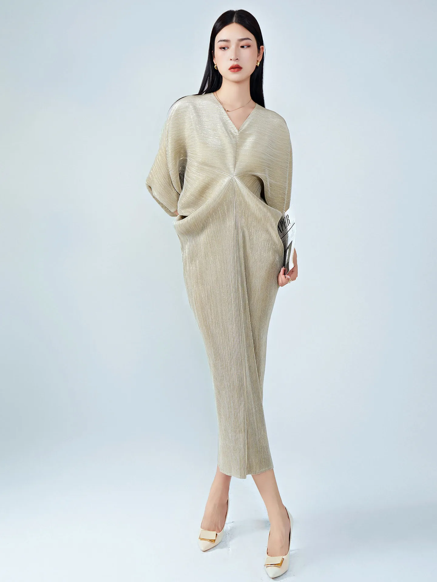 

Dress Summer female Bat-sleeve V-neck stretch metal elegant dress Miyake pleated long dress