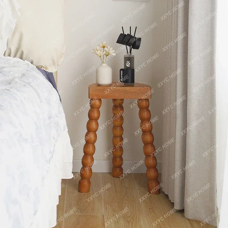 Низкий антикварный приставной столик из цельного дерева во французском стиле