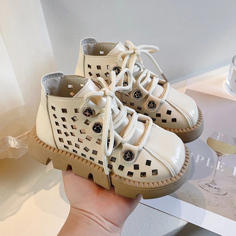 

Ботильоны для девочек с вырезами, детские милые летние ботинки в британском стиле на шнуровке для мальчиков, детская обувь унисекс, Нескользящие, с круглым носком, 2023 ПУ