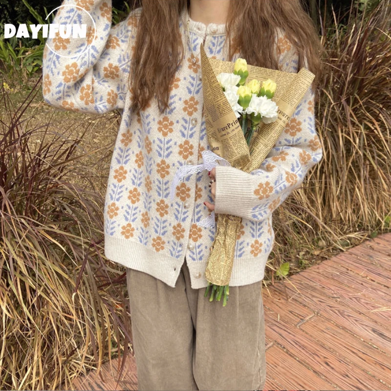 

DAYIFUN Women Floral Knitted Cardigans O-neck Single Breasted Casual Sweaters Sweet Retro Tender Temperament Tops Warm Stylish