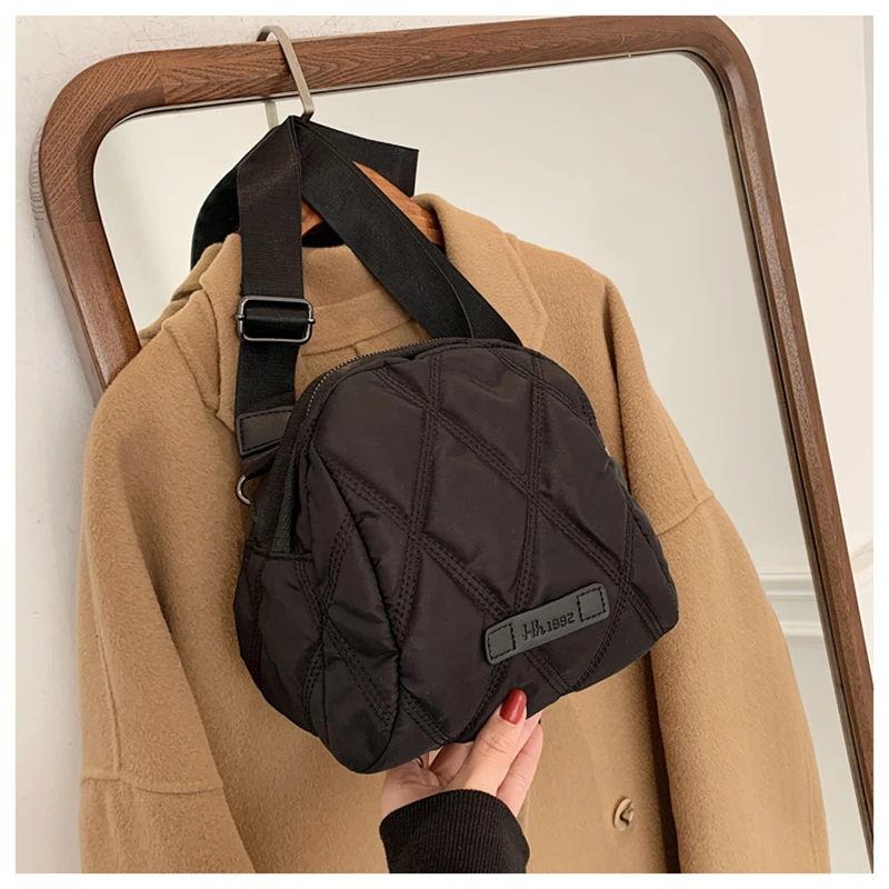 

2023 Women Nylon Quilted Roomy Black Handbag Lady Cute Winter Trends Smart Phone Essential Portable Zippy Everyday Crossbody Bag