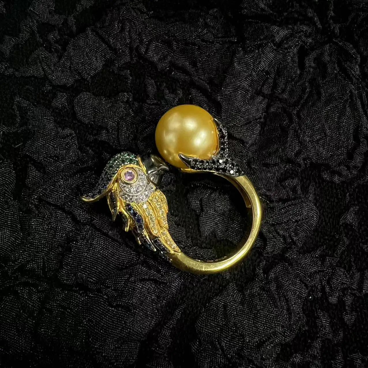 Серебряное кольцо с цирконием и жемчугом в виде попугая S925