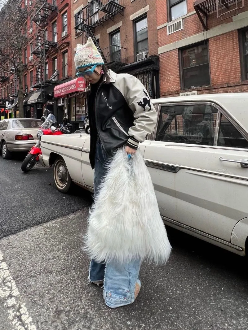 Сумка-тоут на одно плечо из искусственного меха