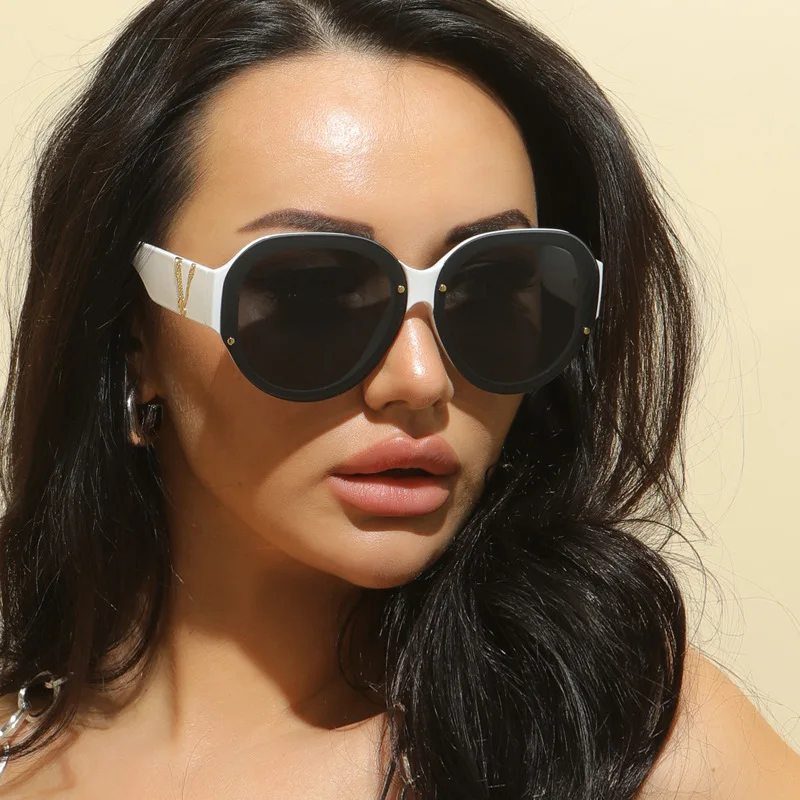 

New European and American Fashion Big Frame Oval Sunglasses Metal Sunglasses for Women Men Street Glasses