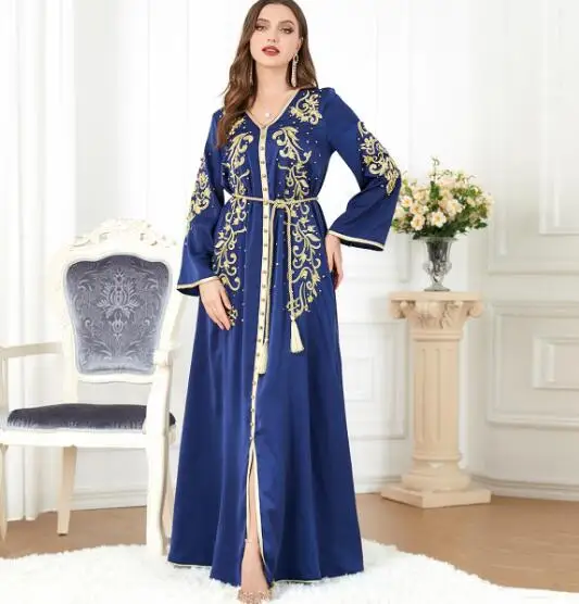 

Платье с длинным рукавом и V-образным вырезом