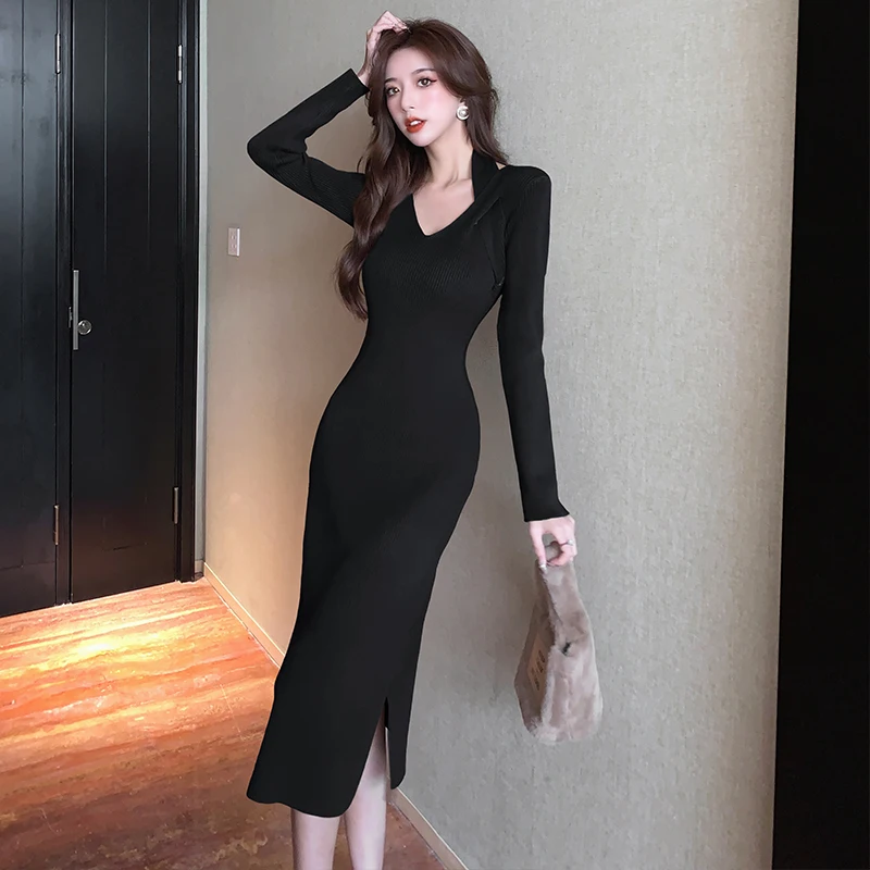 Высококачественное трикотажное платье с разрезом и длинными рукавами во
