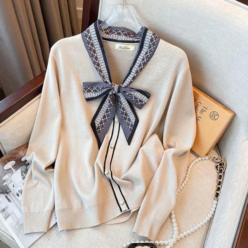 Женский трикотажный свитер с V-образным вырезом и длинным рукавом