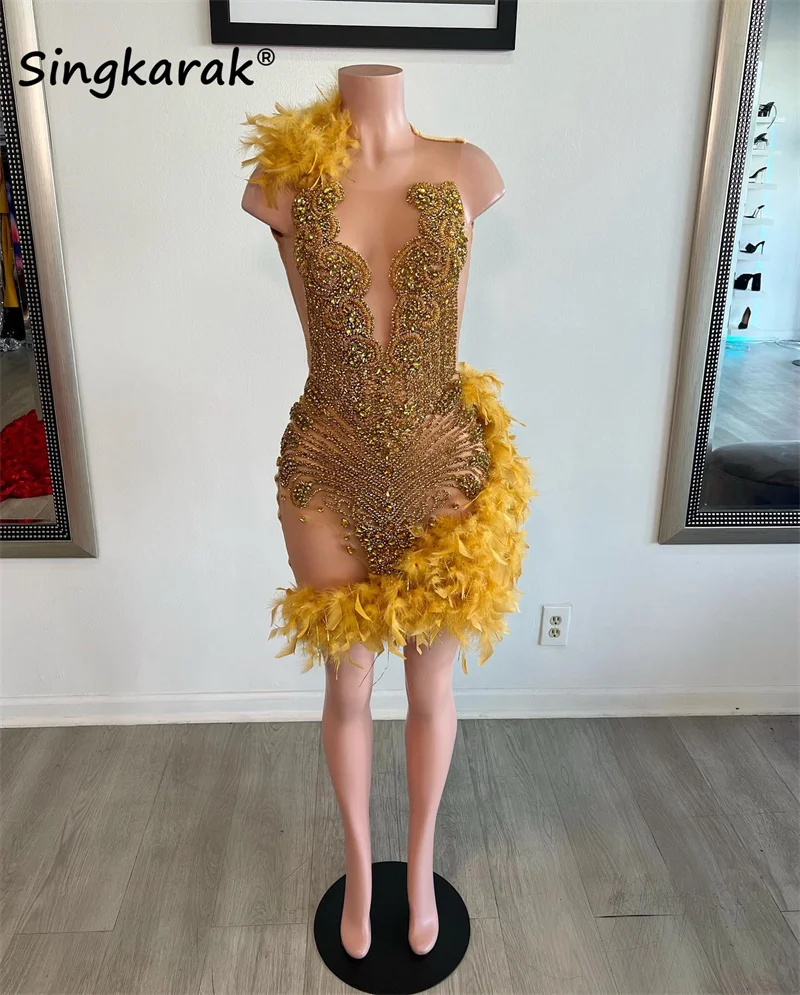 

Sexy Sparkly Golden Diamonds Short Prom Dress 2023 Glitter Crystals Rhinestone Beads Feathers Graduation Birthday Party Gowns