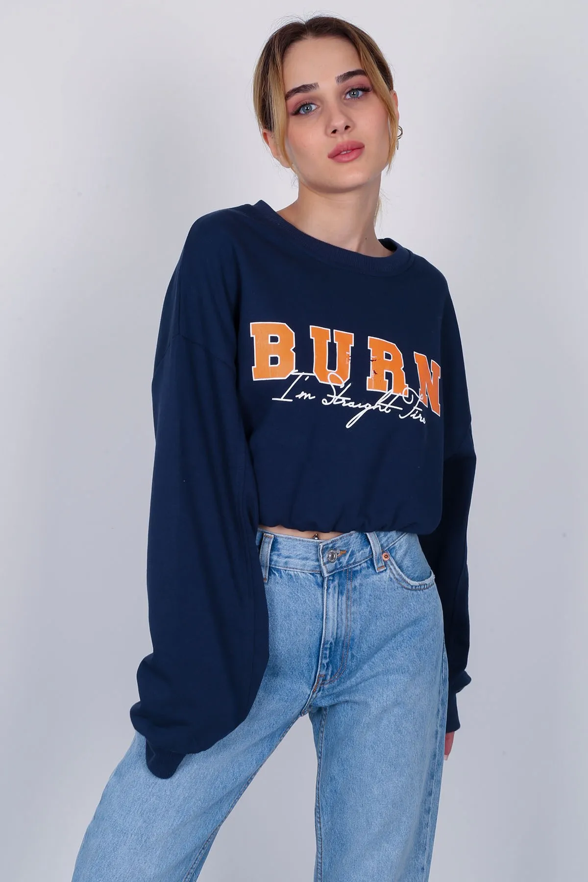 

Женский Укороченный свитшот Facette 2021263732 с темно-синим принтом