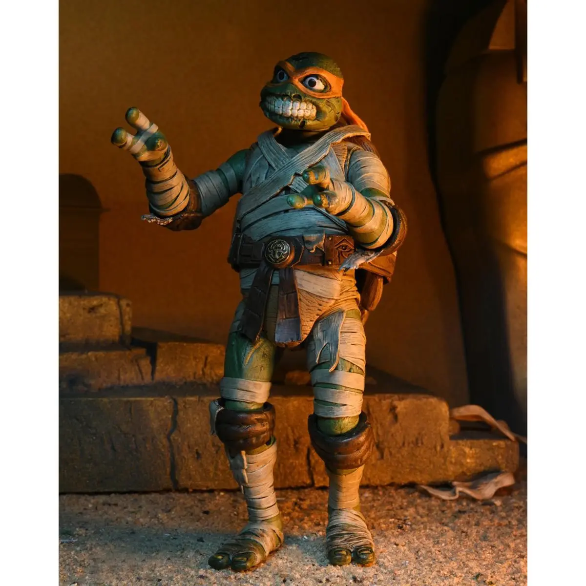 Фото NECA Universal Monsters x Teenage Mutant Ninja Turtles Ultimate Michelangelo as The Mummy 7-дюймовая экшн-фигурка, модель куклы №5