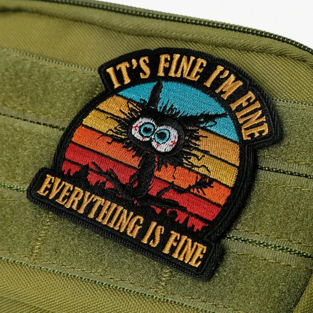 IT'S FINE I'M Забавные цвета Вышивка Нашивка Комический эмоциональный реакт