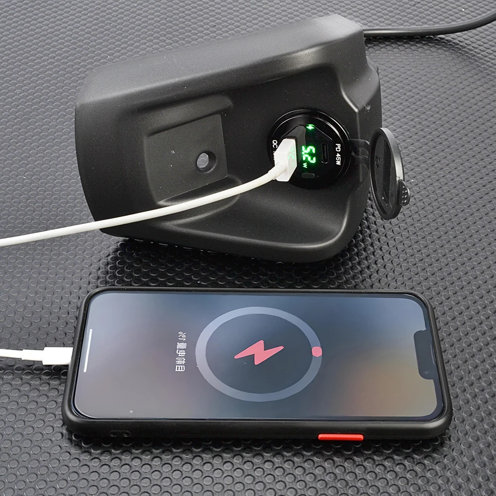 Фото Зарядное устройство с дисплеем напряжения USB Type-C для мотоцикла Honda NS150GX 2024-2025, водонепроницаемое №5