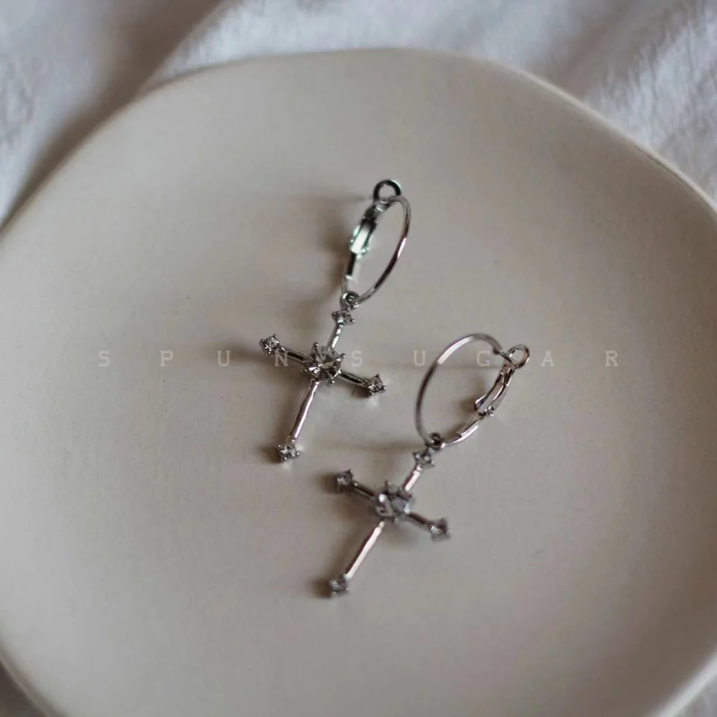 

Fashionable Simple Cross Diamond Earrings ins Influencer Retro Temperament Women