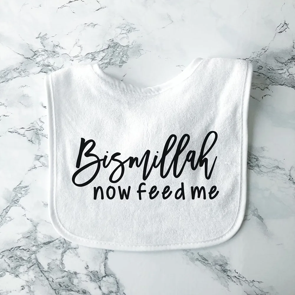 Фото Нагрудник для малышей Bismillah Now Feedme, мусульманские товары для детей, аксессуары к Ид Мубарак, украшения для Рамадана, принадлежности для исламских праздников и ифтара №1