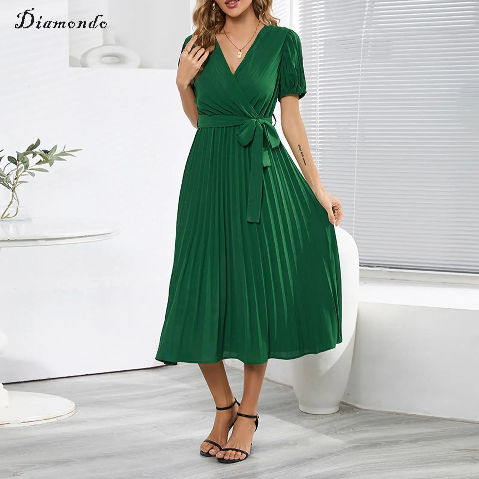 

Женское Повседневное платье с коротким рукавом и V-образным вырезом