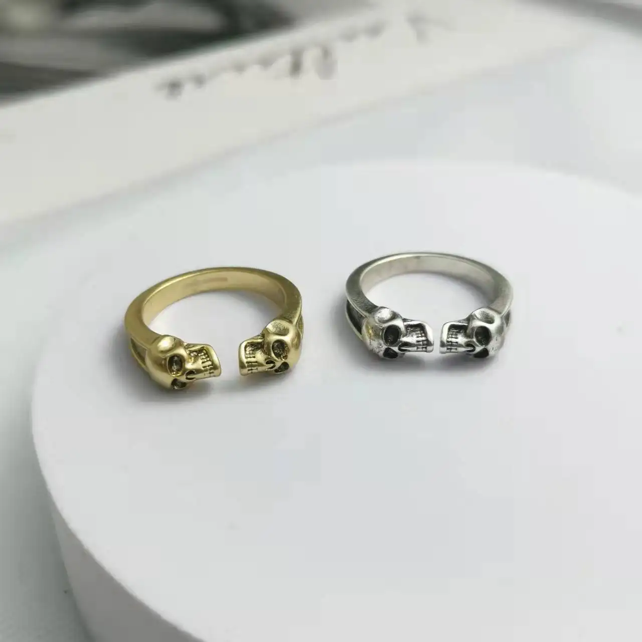 Женское Винтажное кольцо на палец открытое латунное с черепом и головой призрака