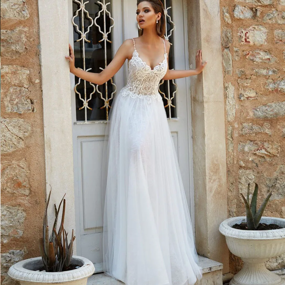 

Boho Wedding Dresses Lace Applique V-Neck Zipper Backless Bride Gowns Sleeveless Spaghetti Straps Tulle A-Line Vestido De Noiva