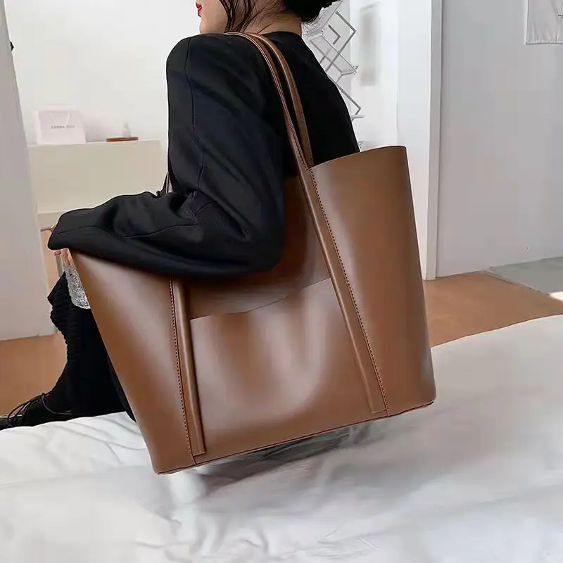 

Leather Large Capacity Tote Bag for Women 2023 New Fashion Casual Cowhide Commuter Bag for Women Premium Feel Bag