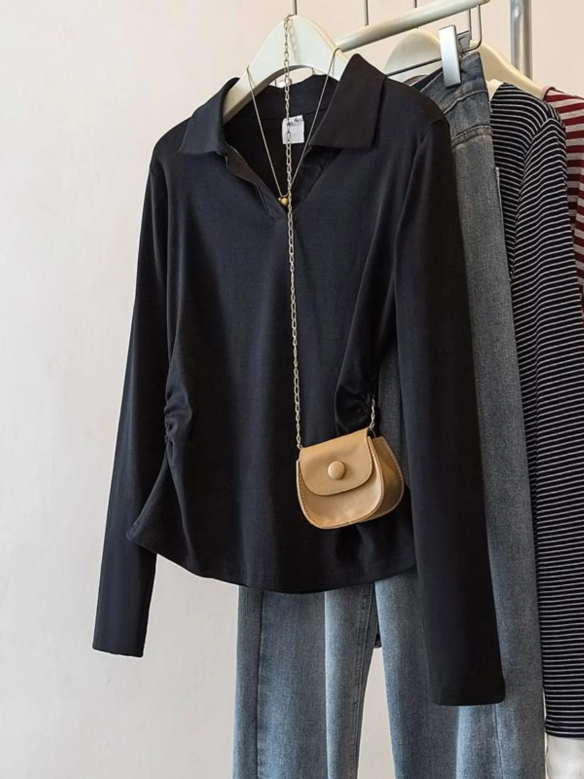 Женская осенняя облегающая футболка с плечами больших размеров внутренняя