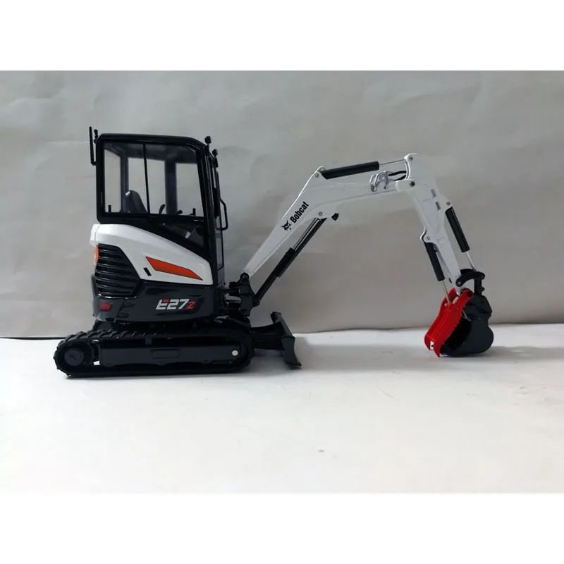 Компактный экскаватор UH8131 1:25 Bobcat E27z