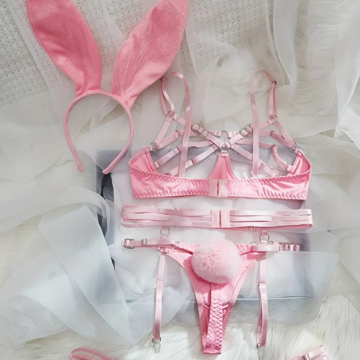 Соблазнительное лоскутное ажурное нижнее белье в комплекте однотонный