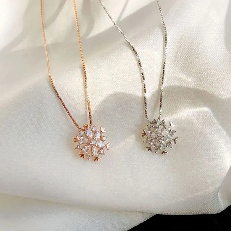 

Women Girls Popular Snowflake Shining Crystal Necklace Rhinestone Snow Pendant Necklaces New Year Gift Jewelry