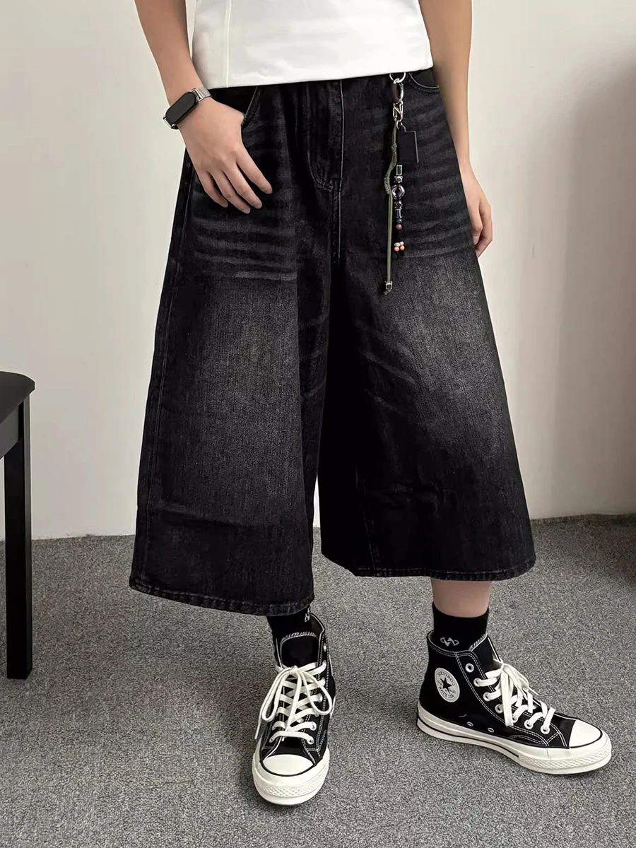 Женские джинсовые шорты REDDACHiC с низкой посадкой черные однотонные потертые