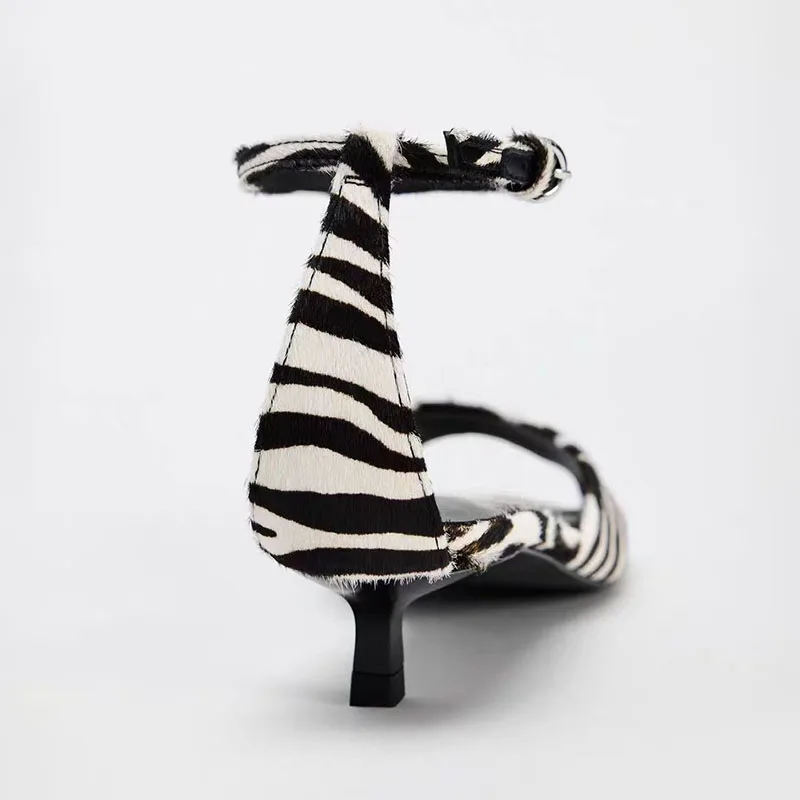 Туфли-лодочки женские с ремешком на щиколотке и открытым носком