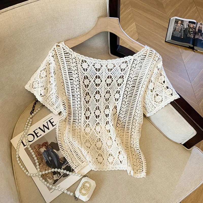 Вязаный пуловер с v-образным вырезом во французском стиле. Чувственная сборка