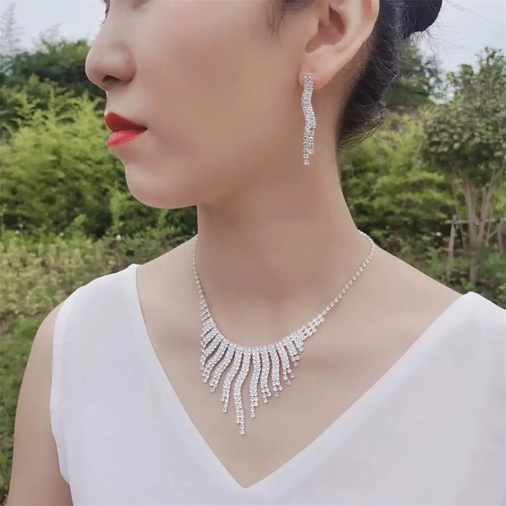 

2023 New European and American Women Set Water Diamond Necklace Earrings Gift