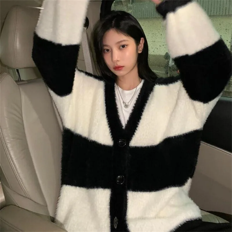 

Свитер от ветра женский осенне-зимний утепленный свободный наружный костюм ретро японское бархатное пальто из норки средней длины