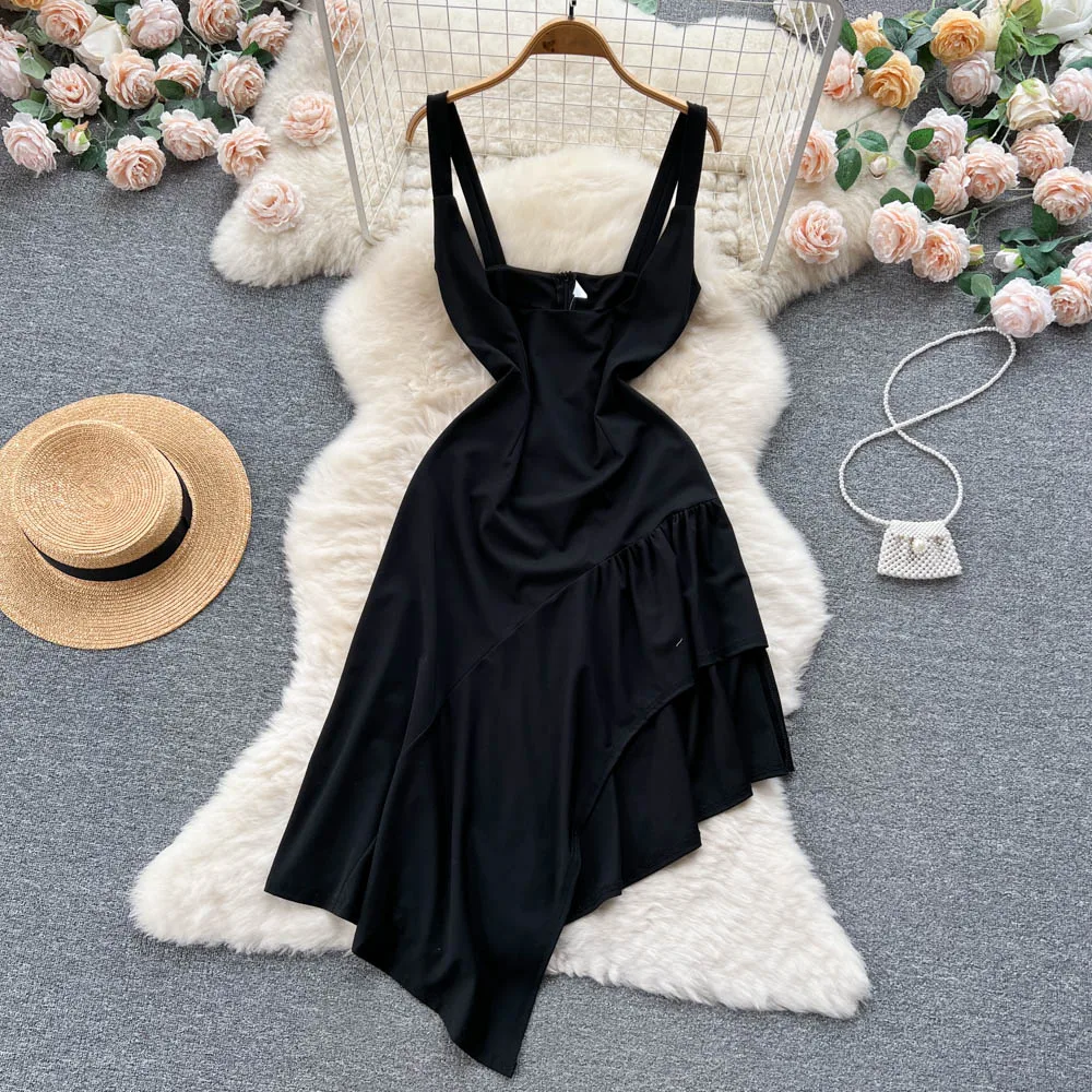 

Летнее платье с лямкой на шее в стиле Хепберн