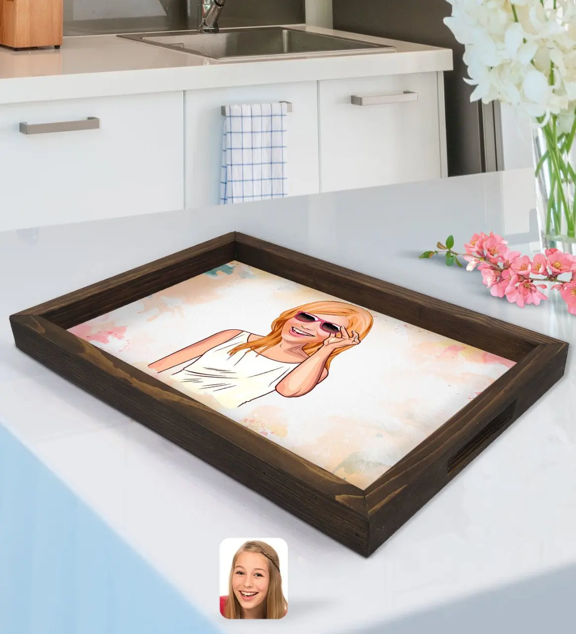

Personalized Women 'S Caricature Of Natural Wood Tepsi-18