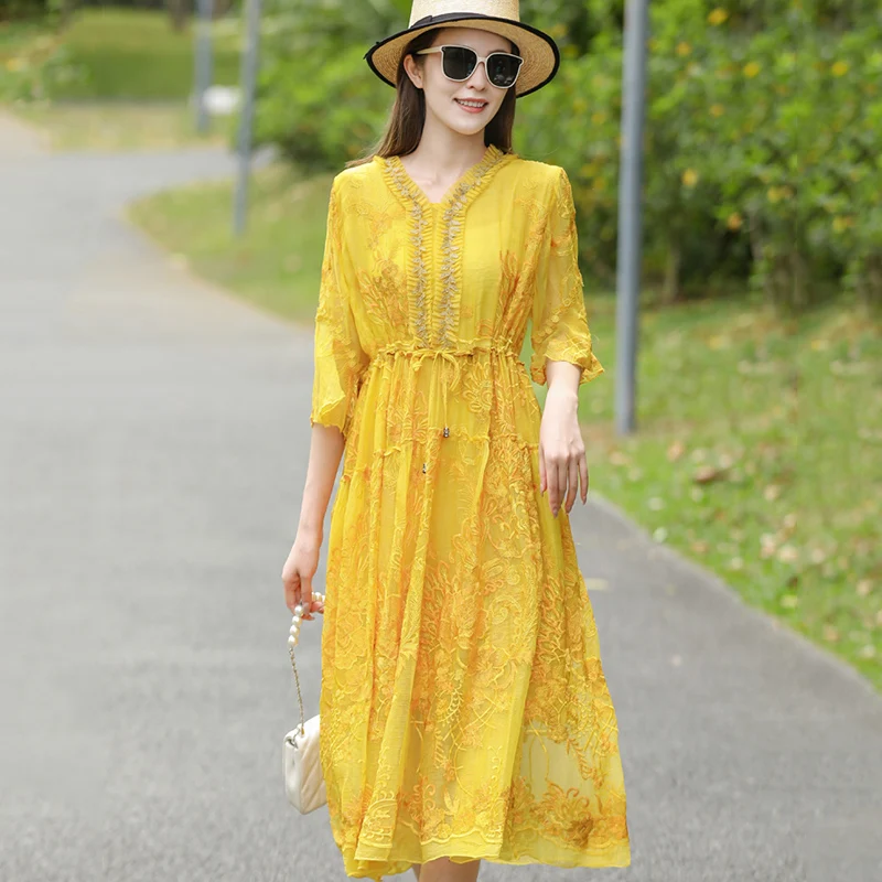 

Платье ТРАПЕЦИЕВИДНОЕ с V-образным вырезом, вышивкой и регулируемой талией