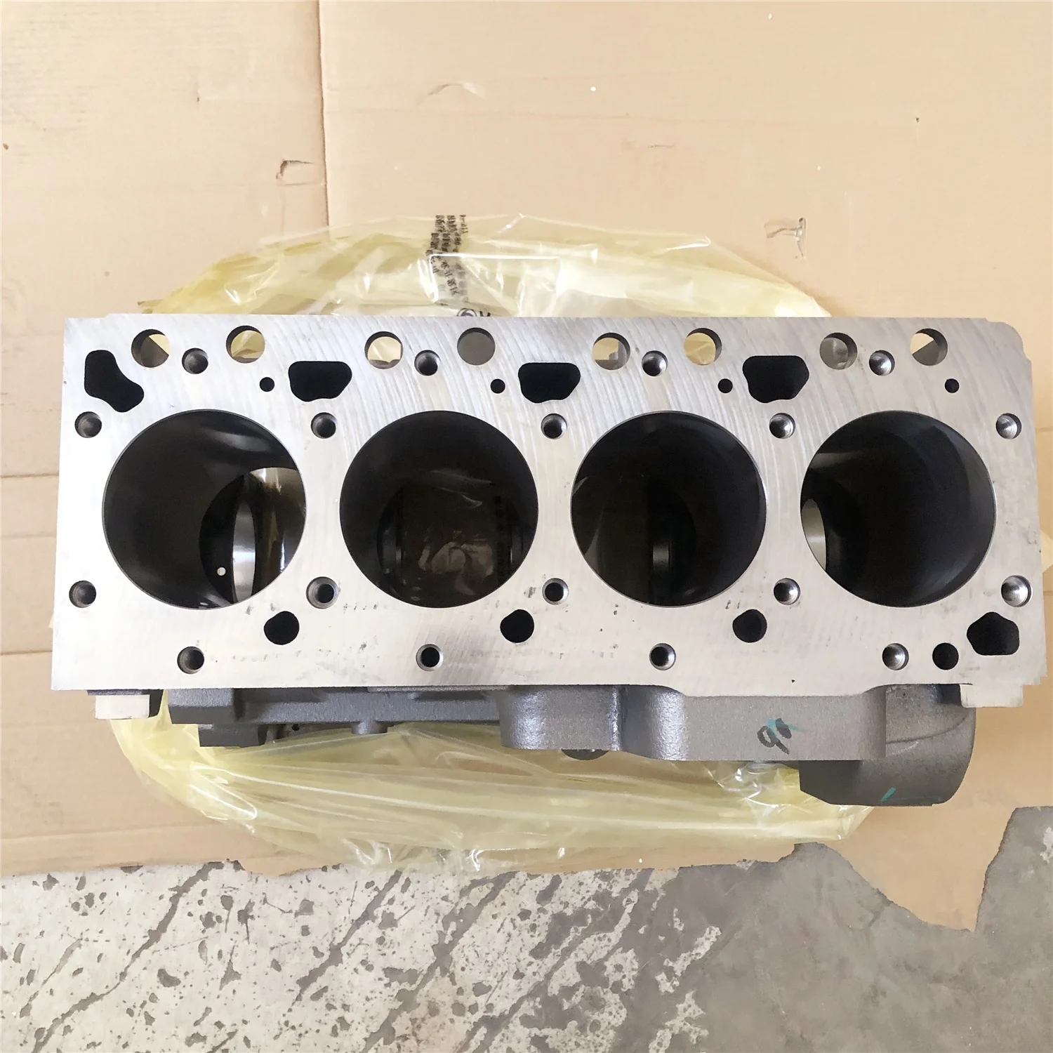 Новый оригинальный блок цилиндров дизельного двигателя DCEC 4BT3.9 3903920 Картер