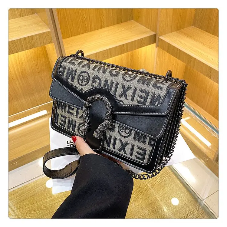 2023 Original design Fashion English letters Summer soft leather diagonal women's small square bag