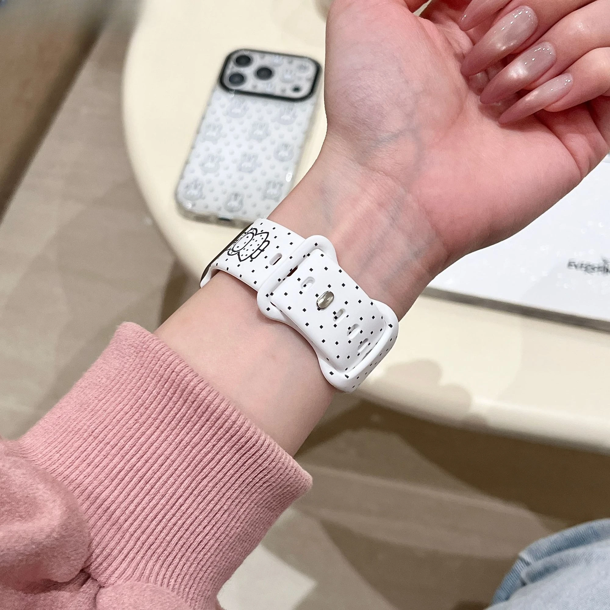 Фото Модный силиконовый ремешок Kawaii Pixel Art Miffy белого цвета для часов, совместимый с IWatch S11 S10 S9, приятный для кожи, повседневный аксессуар для часов №3