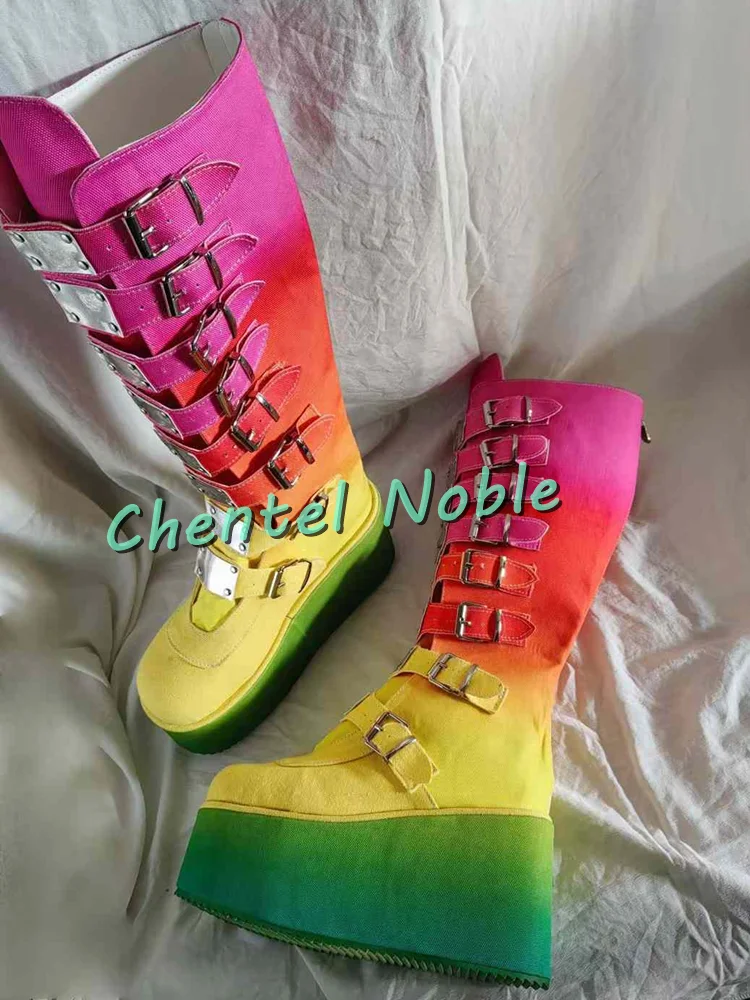 Радужные женские сапоги до колена с несколькими пряжками зимние модельные туфли